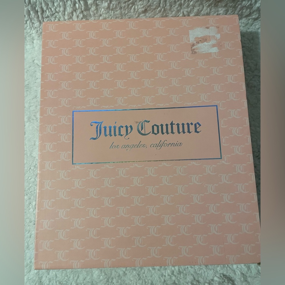 Juicy Couture Hat and Scarf Set Gift Box - Picture 2 of 2